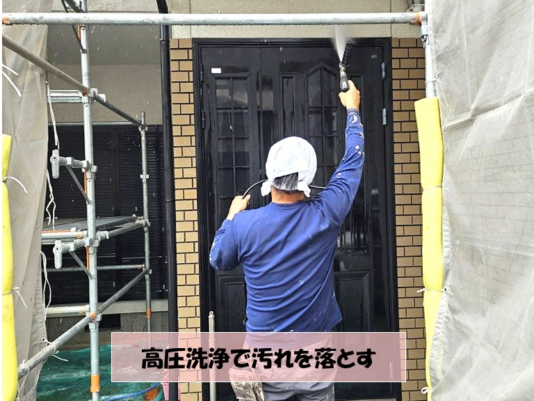 和泉市　高圧洗浄で汚れを落とす